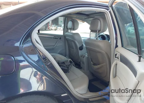 2006 Mercedes-Benz C 230 Sport z USA, uszkodzony, nr VIN WDBRF52H36A857758